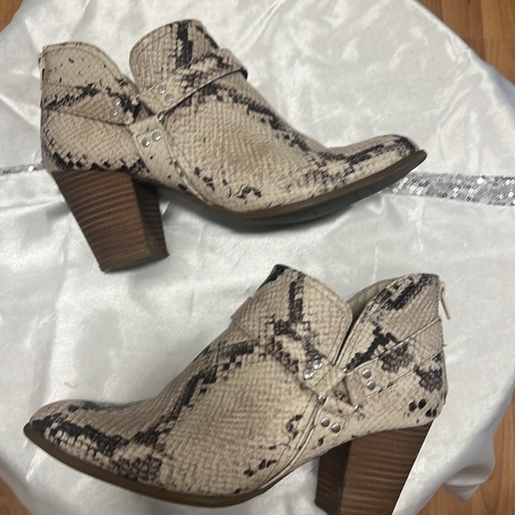 Fergalicious snake skin print booties - Picture 5 of 7